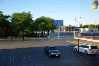 Village Inn Green Bay - parking