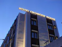 Hotel Crowded House - Cho phép mang theo thú cưng