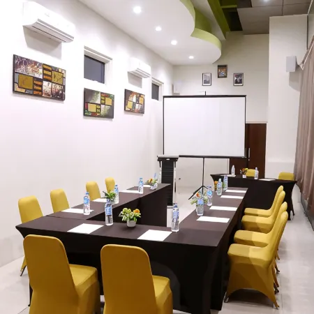 Biz Boulevard Hotel