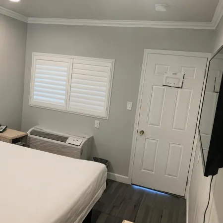 Elmwood Motel