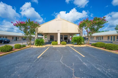 Rodeway Inn Hotels in Brookhaven