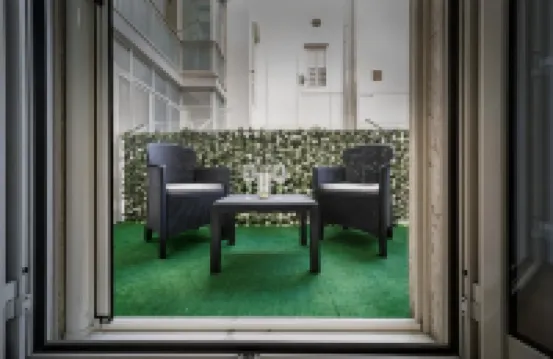 Dante 138 Class Rooms & Apartments