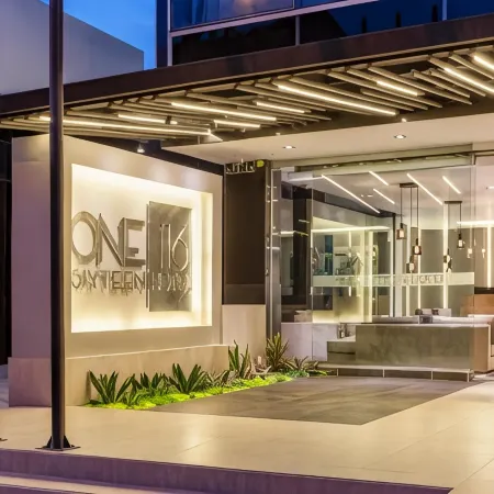 One Sixteen Hotel Отели рядом с достопримечательностью «Суба»
