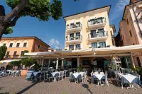 Hotel Del Porto Hotel di Torri del Benaco