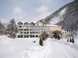 Apricot Aghveran Resort