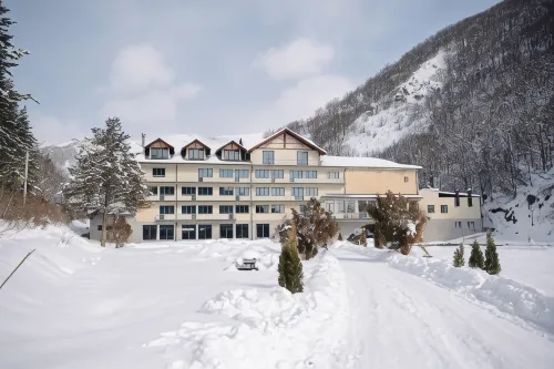 Apricot Aghveran Resort Hotels in Арзакан