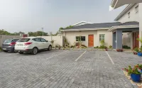 Bentley's Guesthouse - parking