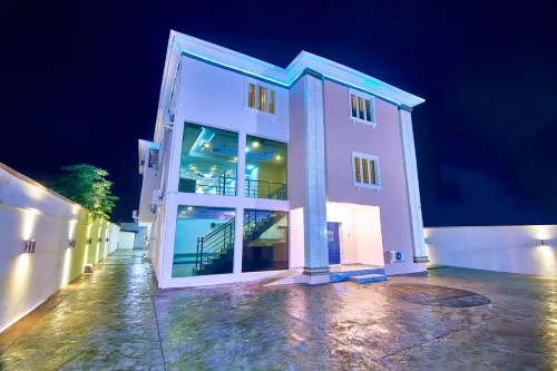 Double M Exquisite Suites and Lounge