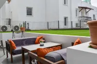 Loca Centre Suites - Condos