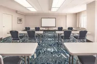 La Quinta Inn & Suites by Wyndham Philadelphia Airport Hotels in Ridley Township