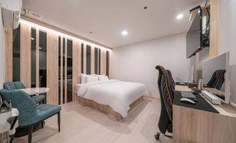 Hwajeong Jun Hotel