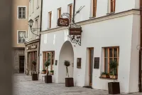 The Salt Townhouse Hotels in Hallein