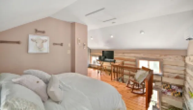 Vintage cabin in the ❤️ of Middletown , MD.  Pet friendly and prime location.