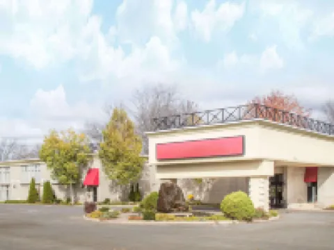 Ramada by Wyndham Cornwall Hoteles en Cornwall