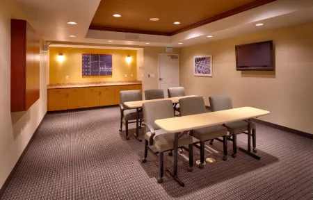 TownePlace Suites by Marriott Sierra Vista Отели рядом с достопримечательностью «Vista View Resort»