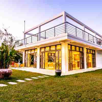 Samanea Beach Resort & Spa Hotel Exterior