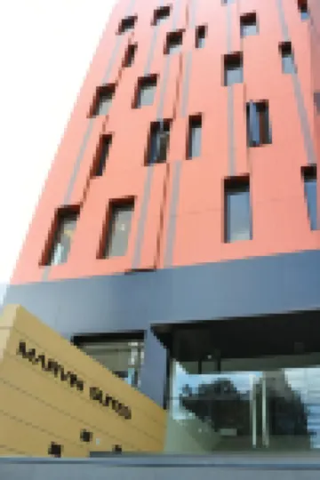 Marvin Suites Hotel Sky Villas周辺のホテル