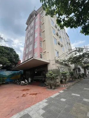 Crown Hotel Thái Nguyên Các khách sạn gần Trường Đại học Công nghệ Thông tin & Truyền thông Thái Nguyên
