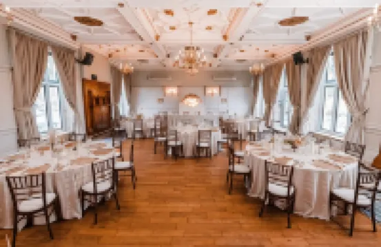 梅納德 德比郡河谷酒店