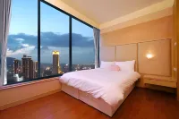 85假期會館 鄰近高雄時空之城的酒店