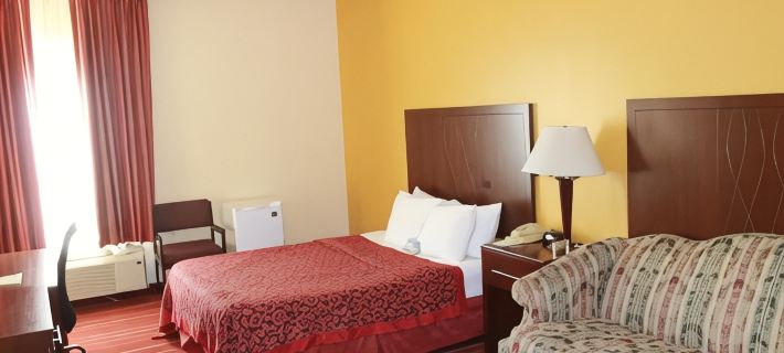 Days Inn by Wyndham Walcott Davenport Hotels in Scott County