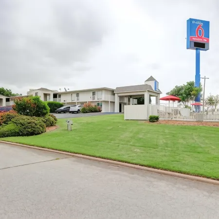 Studio 6 Midwest City, OK - Oklahoma City