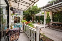 Secret garden pool villa