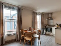 Base Serviced Apartments - City Road Hotels in Chester