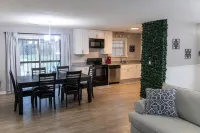 The' Ultimate Getaway Spot ' only minutes away from the lake Hotel di Harrison
