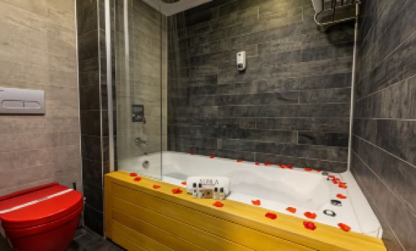 Kuhla Hotel - Housity