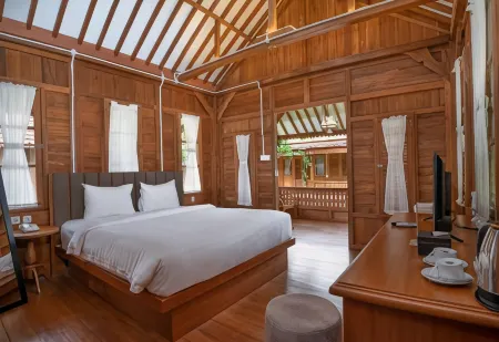 Hadipriyanto Homestay Отели в г. Kroya