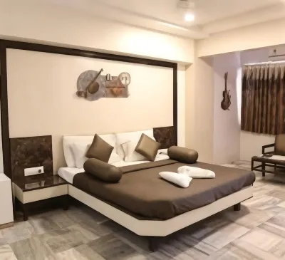 Hotel Jawahar Hotels near Waldhuni