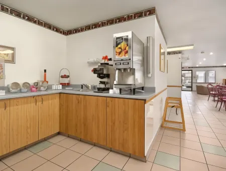 Super 8 by Wyndham East Moline Отели в г. Карбон Клифф