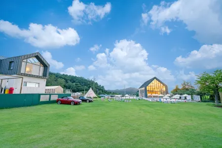 Gyeongju Glamping Caravan Bamboo Sound Camping Site Отели рядом с достопримечательностью «Яндон»
