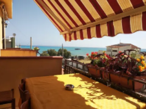 Apartment - Sleeps 5, Free Parking & Pet Friendl Hotels in Realmonte