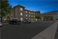 Comfort Inn & Suites Lancaster Antelope Valley - parking