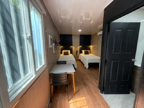 VUE by The Cabins 酒店