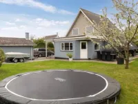 Big villa near MØNS KLINT stege with Trampoline Hotels in Stege