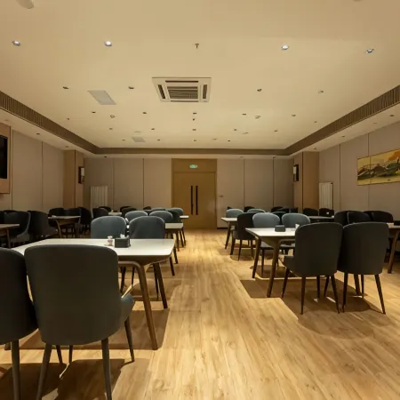 Elong R.YUN Hotel (Ordos Kambash Music Fountain Square Branch)