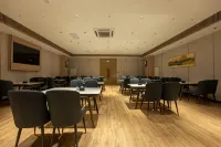 Elong R.YUN Hotel (Ordos Kambash Music Fountain Square Branch)
