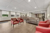 Red Roof Plus+ Easton - parking