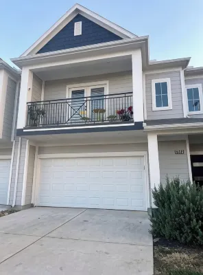 Houston Luxe Retreat 3Br3.5BA Staycation Vacation Home Office for Professionals - 4-Star