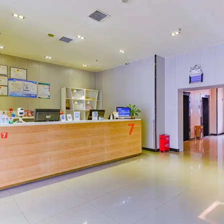 7 Days Premium Hotel (Kaifeng Drum Tower Square Daxiangguo Temple Branch)
