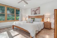 Huck's Hideaway - Mountain Views Near Rangeley! Pet Friendly!