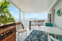 Oceanfront w/stunning open water views and private seawall! 30 mins to Key West! - WiFi