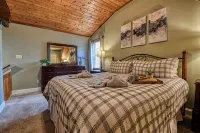Dog Friendly! Less Than a Mile from Dollywood and a Min Drive to the Parkway