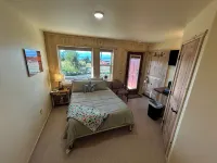 SANDPIPER  STUDIO, BEACH WALK INNRENT ALONE ORADD AS ACCESS TO THE BEACH SUITE