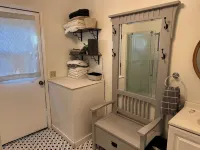Stay on the farm - 1 bedroom cottage with deck outside of Davis