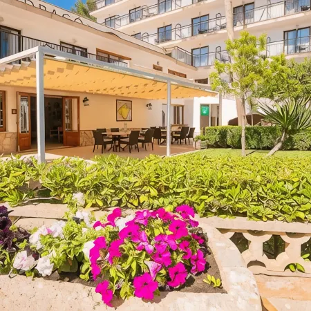 Hotel Playa Mondrago