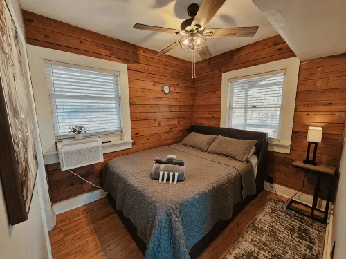 Romantic Summer Couples Escape: Private Hot Tub + Fast 500Mbps WiFi